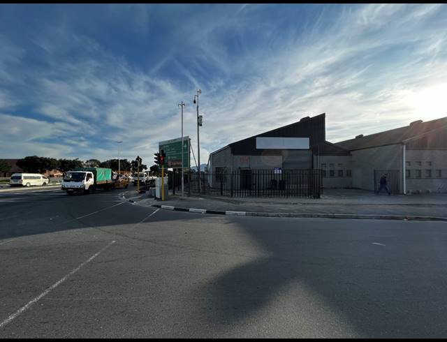 480M² WAREHOUSE TO LET IN PAROW INDUSTRIAL
